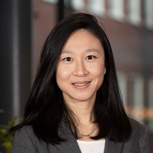 Porträttbild på hälsoekonomen Shuang Hao