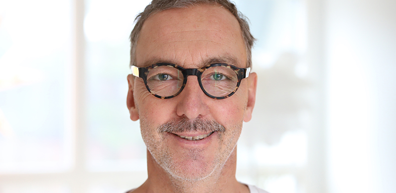 Porträttbild på överläkaren Stefan Carlsson