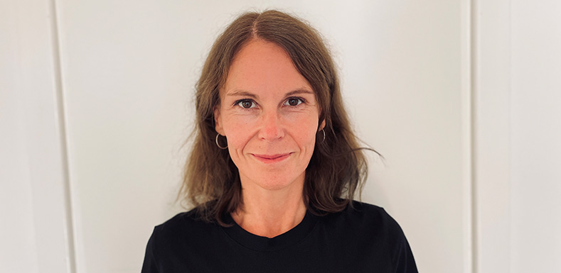 Porträttbild på docenten Rebecka Hellsten.