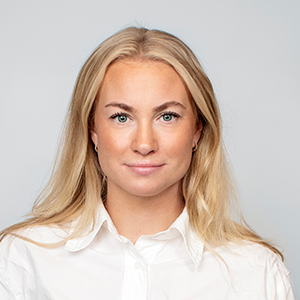 Porträttbild på Elin Sundvik, digital kommunikatör