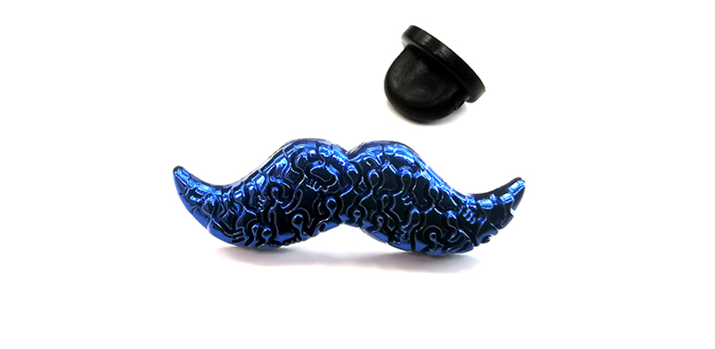 Limiterad 3D-pin med relief formad som en mustasch 