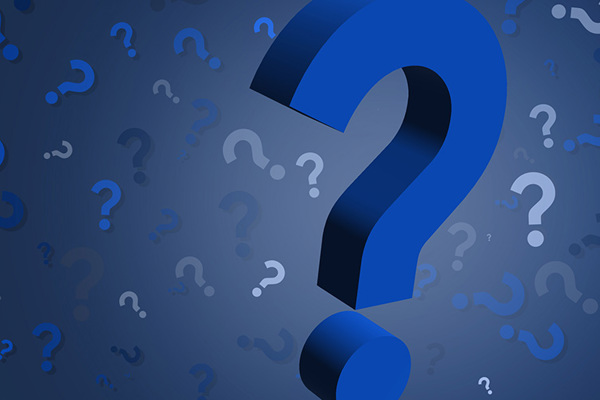 Frågetecken i olika storlekar och färger 