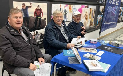 2 Som Sitter I Gallerian