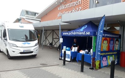 Kenneth Hermansson utanför ICA.butiken Karlskoga