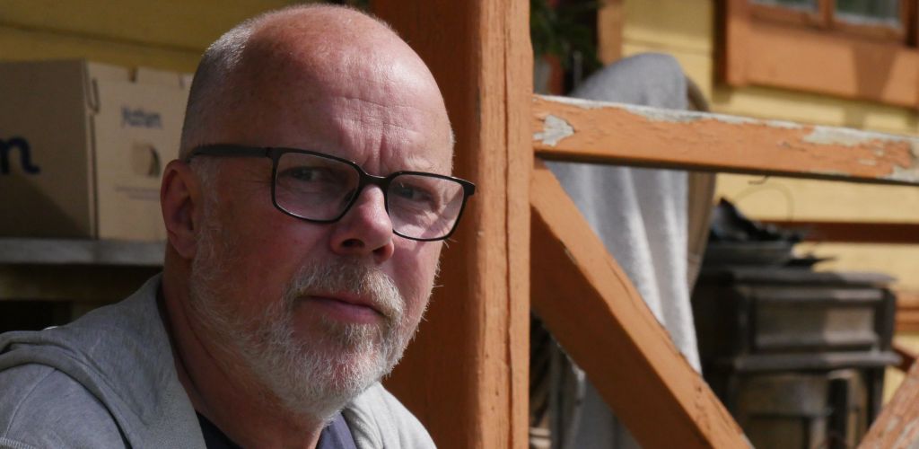 Ulf Hansson På En Trappa