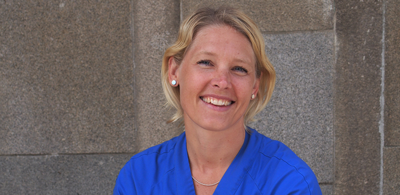 Porträttbild på specialistläkaren Charlotte Alverbratt