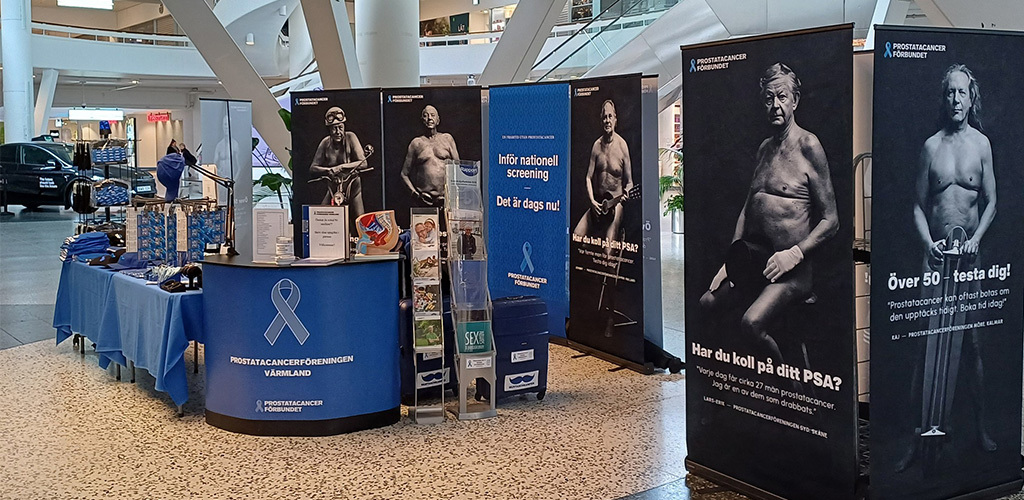 Monter från Sverigresan med roll-ups och informationsmaterial