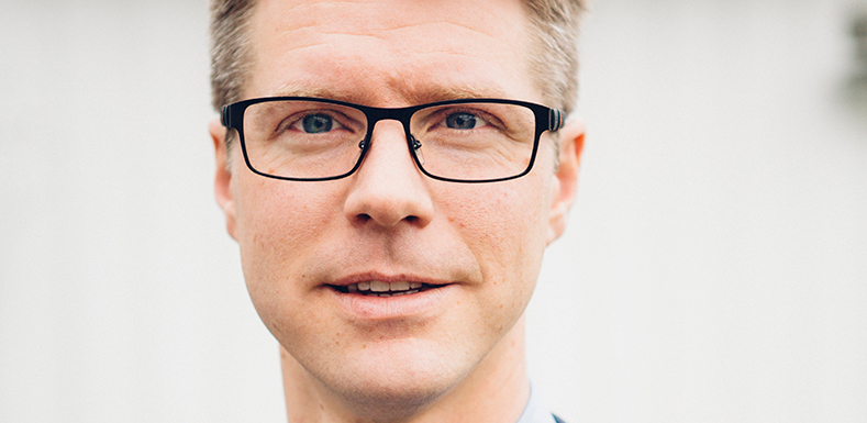 Porträttbild på docent  och universitetslektorn Andreas Josefsson.