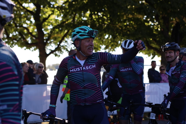 Bild På Peter Larsson när han cyklar i Abloc 