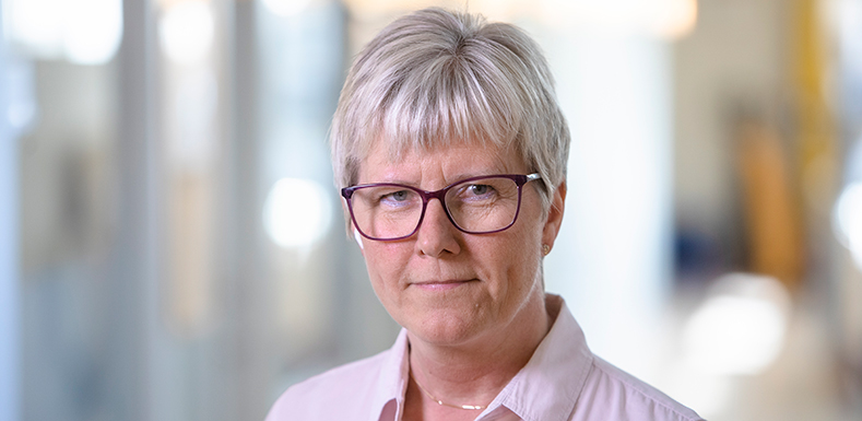 Porträttbild på docenten och molekylärbiologen Maria Brattsand